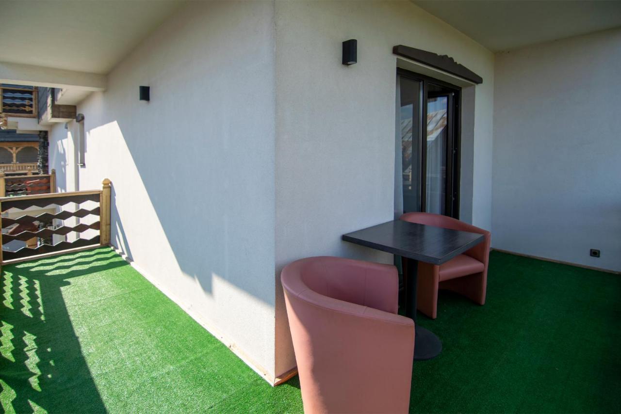 Hotel La Conacul Vesel à Săpînţa Extérieur photo