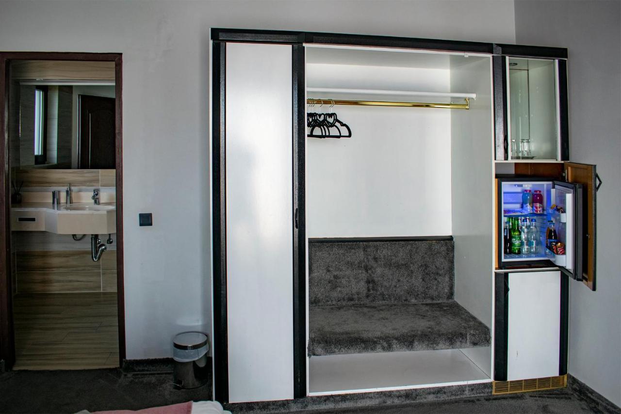Hotel La Conacul Vesel à Săpînţa Extérieur photo