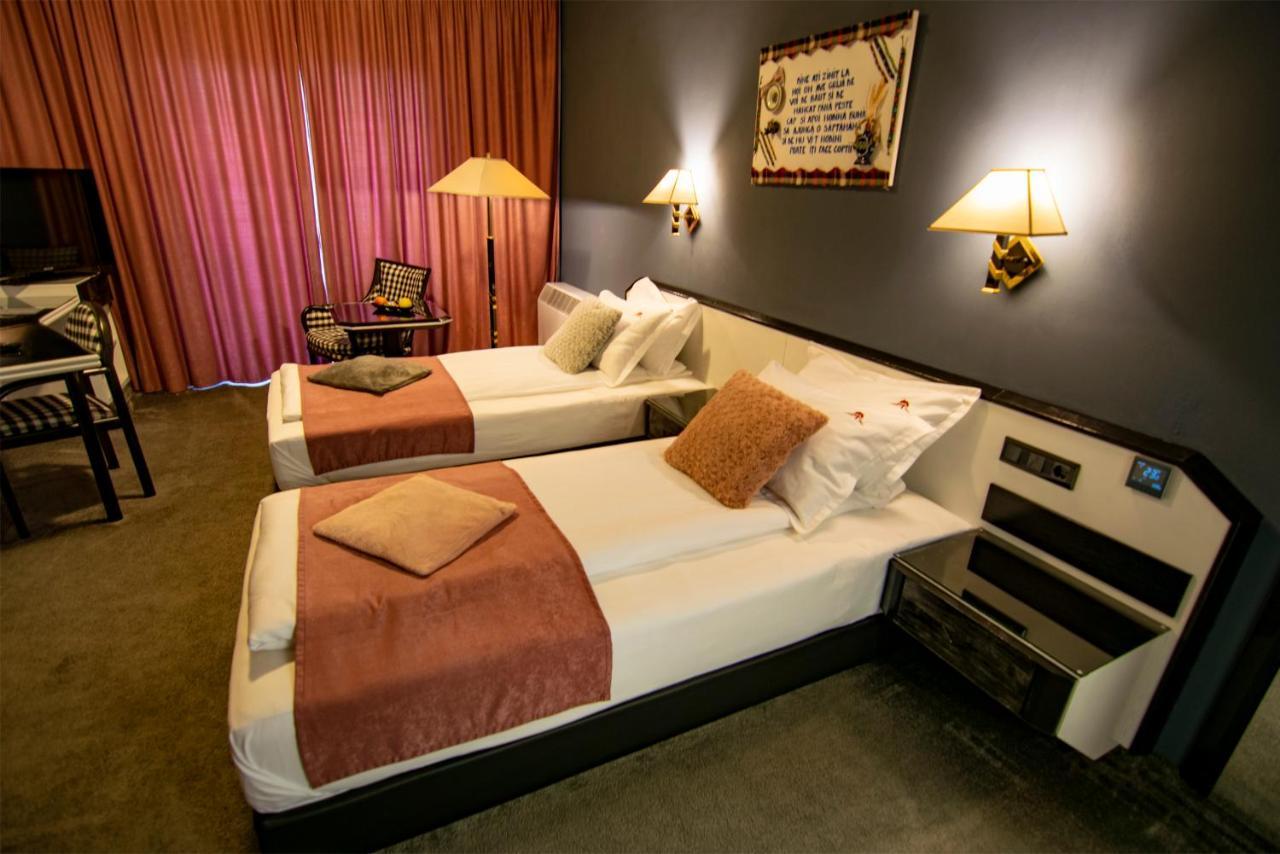 Hotel La Conacul Vesel à Săpînţa Extérieur photo