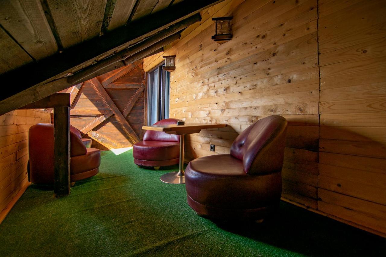 Hotel La Conacul Vesel à Săpînţa Extérieur photo