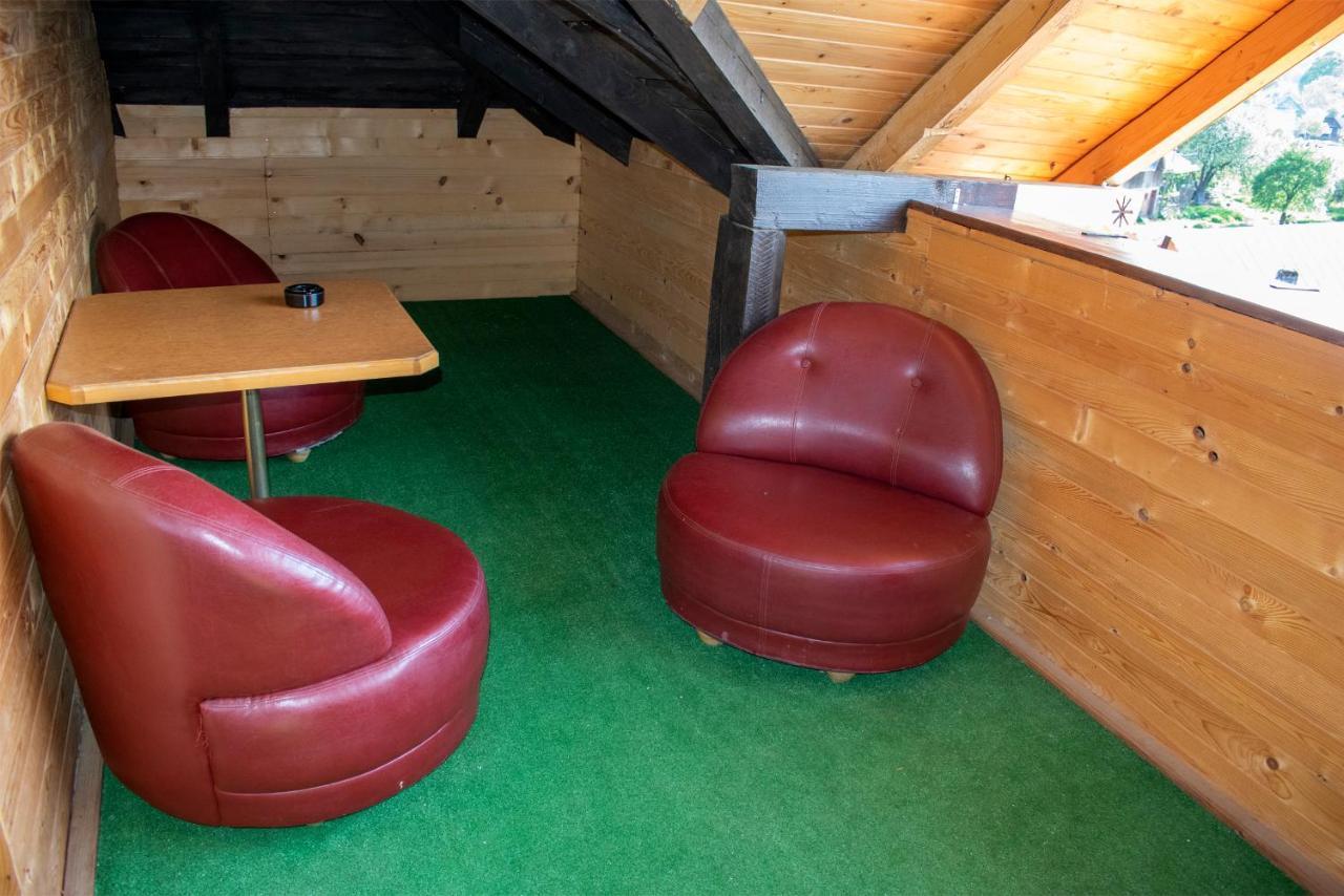 Hotel La Conacul Vesel à Săpînţa Extérieur photo