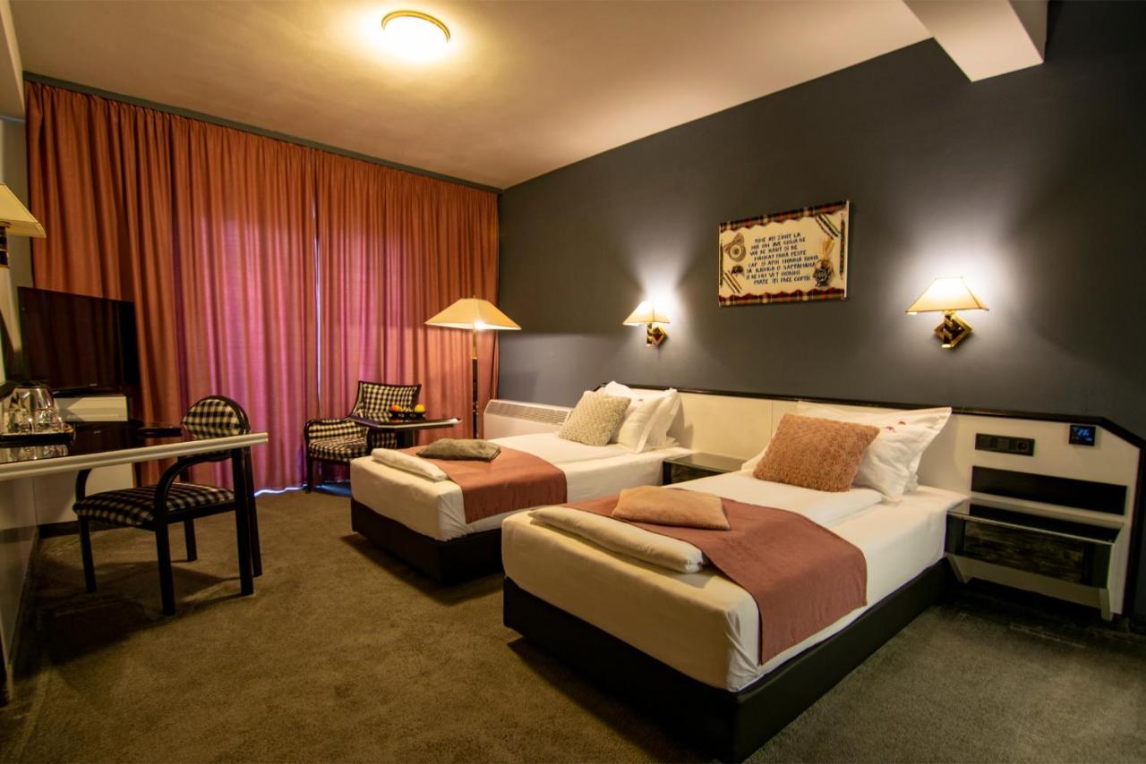 Hotel La Conacul Vesel à Săpînţa Extérieur photo