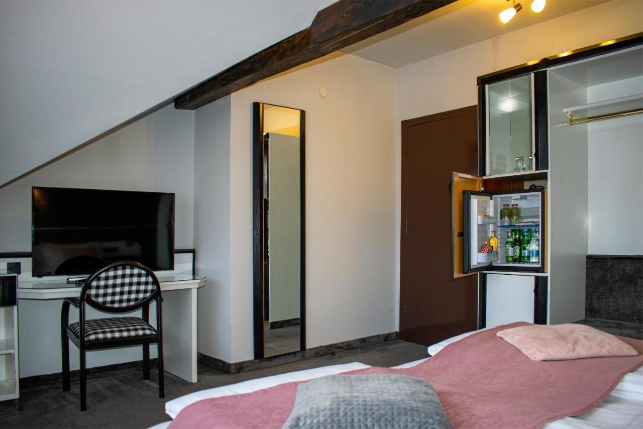 Hotel La Conacul Vesel à Săpînţa Extérieur photo