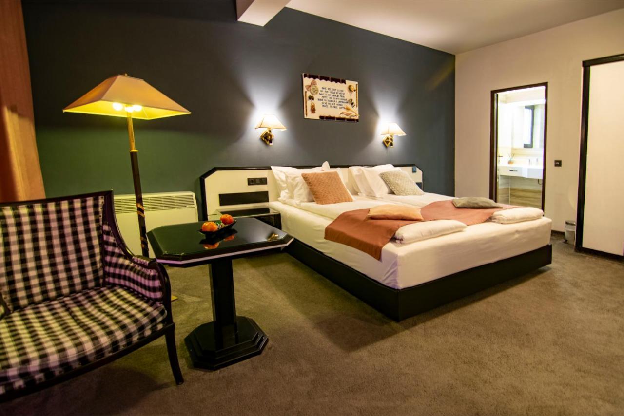 Hotel La Conacul Vesel à Săpînţa Extérieur photo