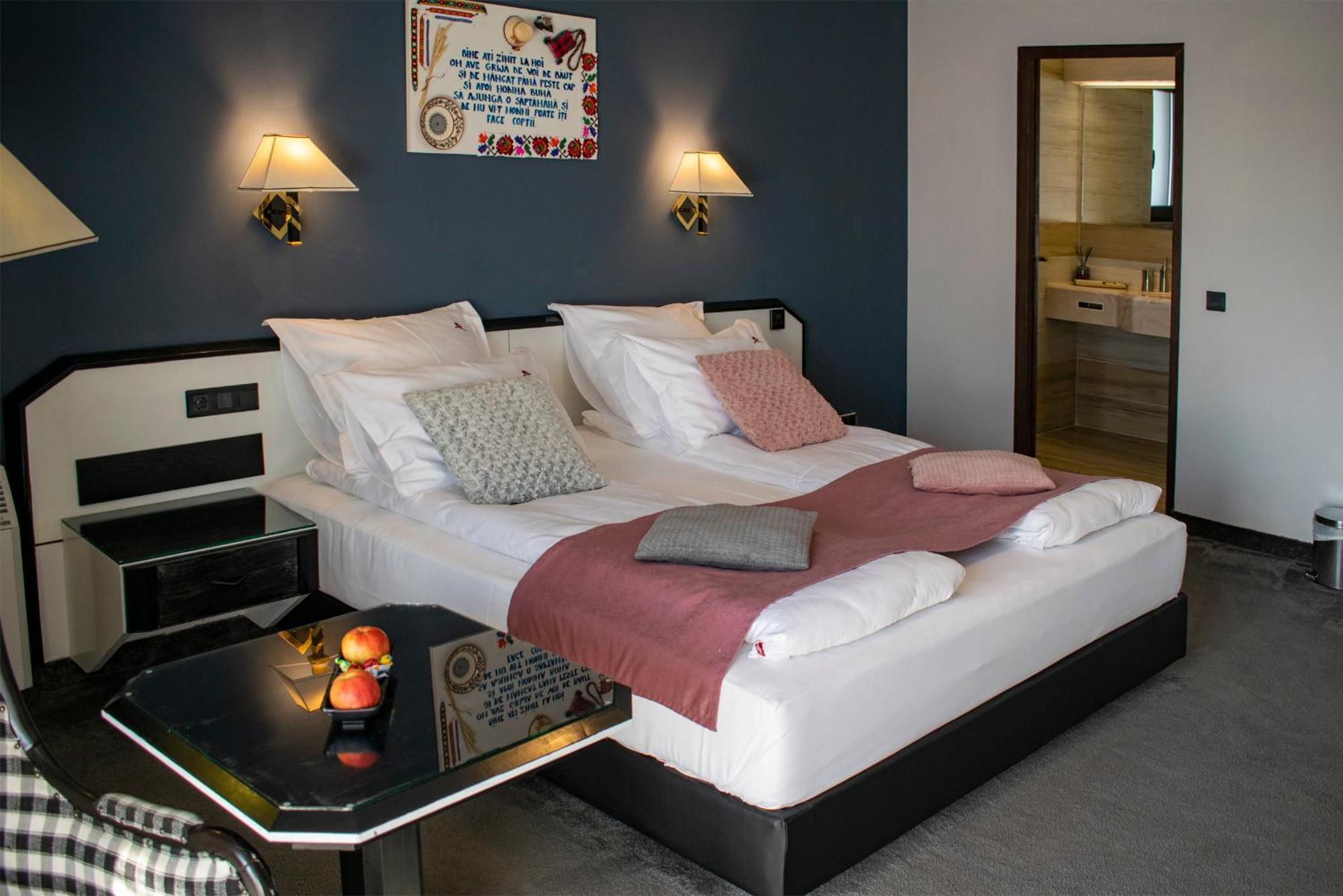 Hotel La Conacul Vesel à Săpînţa Extérieur photo