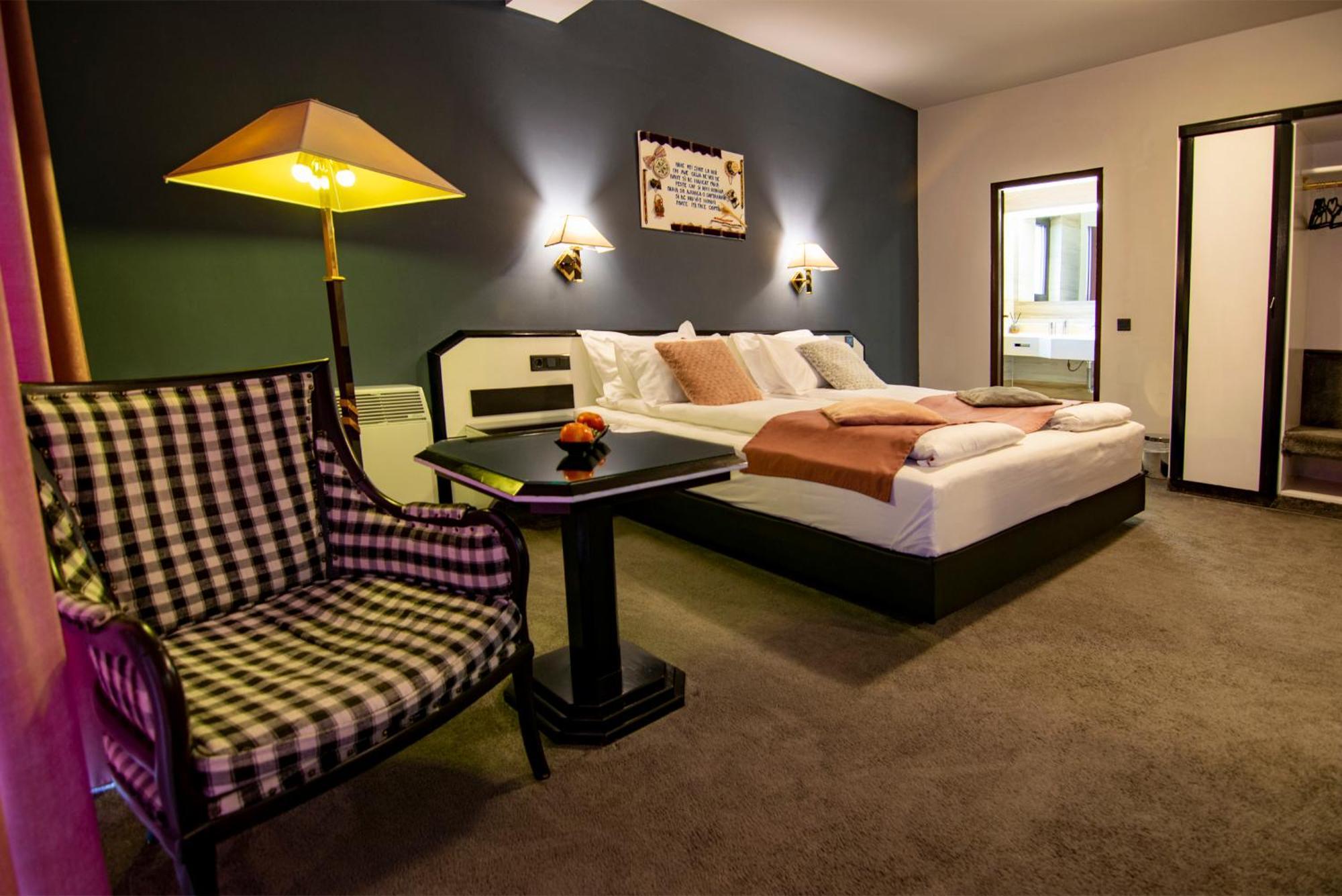 Hotel La Conacul Vesel à Săpînţa Extérieur photo