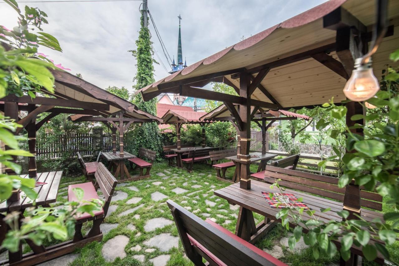Hotel La Conacul Vesel à Săpînţa Extérieur photo