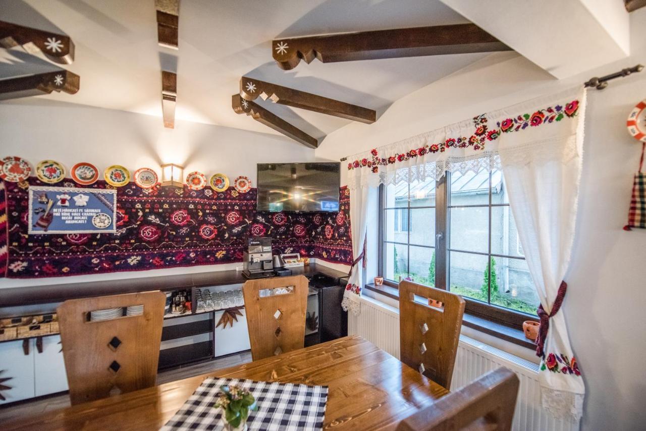 Hotel La Conacul Vesel à Săpînţa Extérieur photo